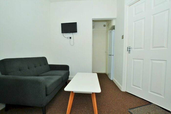 1 Bedroom Studio To Rent In London Road, Isleworth, TW7