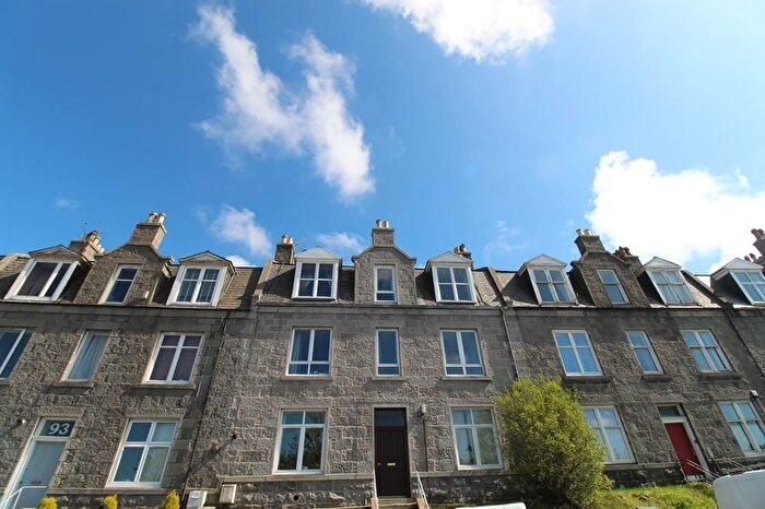 1 Bedroom Flat To Rent In Menzies Road, Top Floor Left, AB11