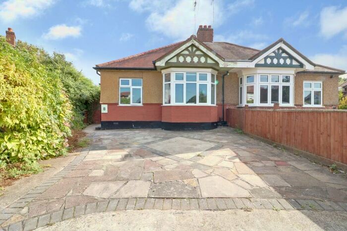 3 Bedroom Semi-Detached Bungalow To Rent In Kenmore Gardens, Edgware, HA8