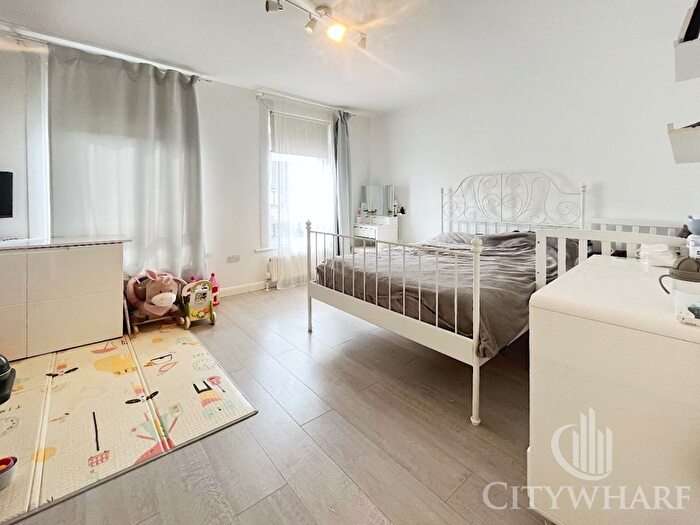 3 Bedroom Flat To Rent In Hilda Road, London, E16