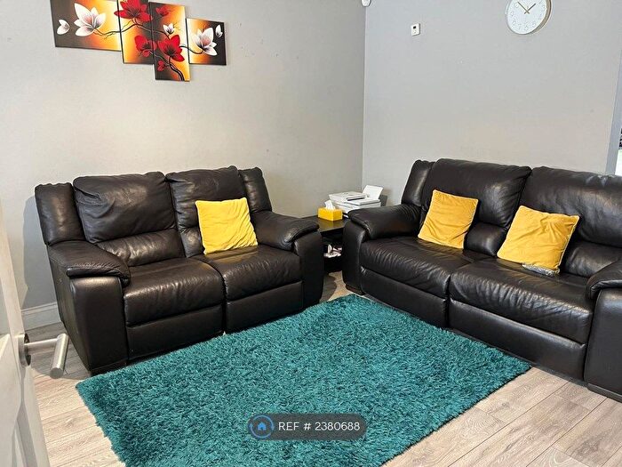 3 Bedroom Terraced House To Rent In Romsey Close, Slough, SL3