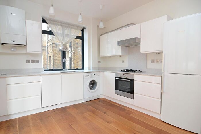 2 Bedroom Flat To Rent In Chapel Yard, Wandsworth, SW18
