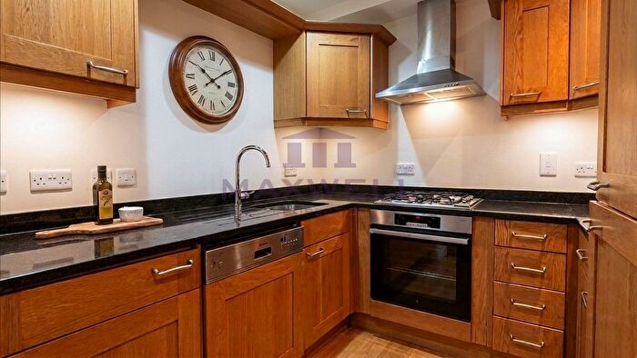 2 Bedroom Flat To Rent In Kingsley Mews, London, E1W