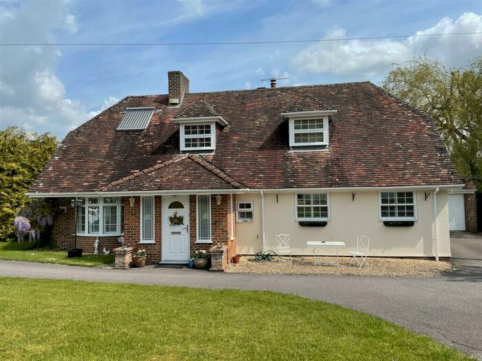 3 Bedroom Chalet For Sale In Burcombe Lane, Burcombe, Salisbury, SP2