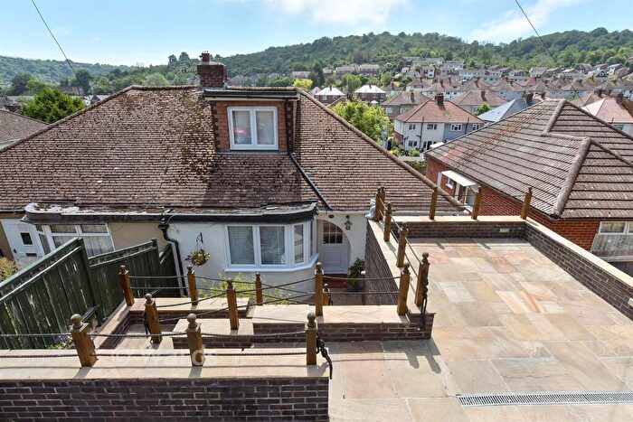 3 Bedroom Chalet For Sale In Queens Avenue, Dover, Kent, CT17