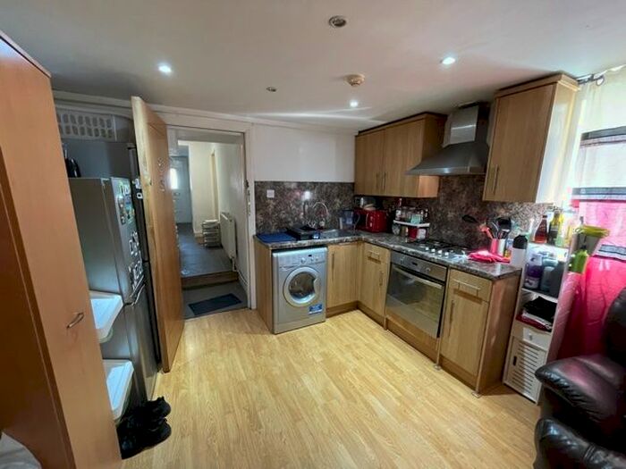 1 Bedroom Flat To Rent In Clive Street, Cardiff, CF11