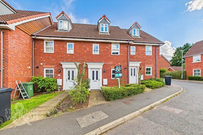 3 Bedroom Terraced House For Sale In Evora Road, Wymondham, Norwich, NR18