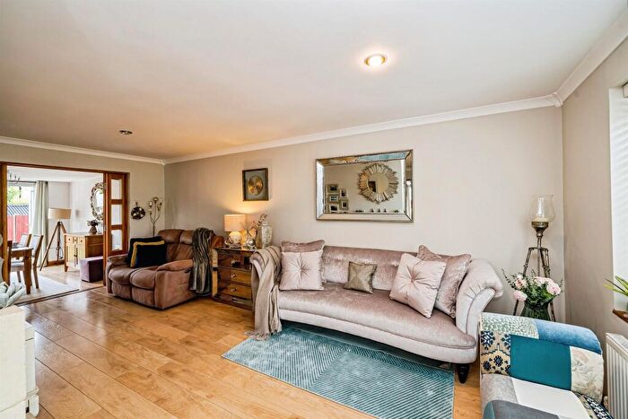 3 Bedroom End Of Terrace House For Sale In Buttermere Avenue, Slough, SL1