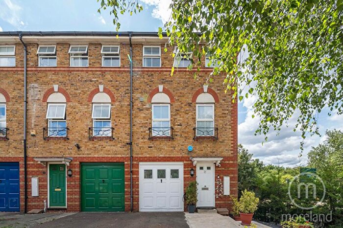3 Bedroom End Of Terrace House For Sale In Compton Close, London, NW11