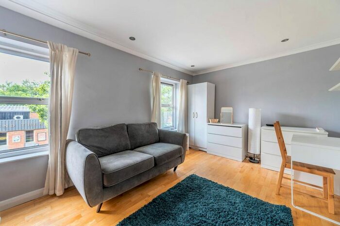1 Bedroom Flat To Rent In Latimer Road, Notting Hill, London, W10