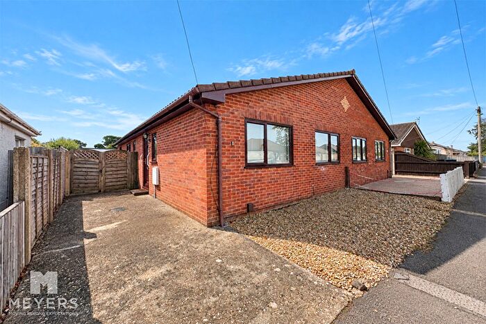 2 Bedroom Bungalow For Sale In Stroud Park Avenue, Christchurch, BH23