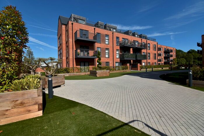 1 Bedroom Flat To Rent In Station Road, Hook, RG27