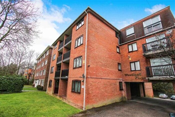 2 Bedroom Flat To Rent In Woodlands Place, SO15