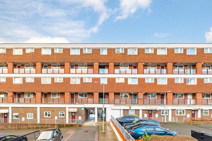 2 Bedroom Flat To Rent In Clarence Lane, Putney, SW15