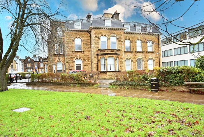 2 Bedroom Apartment To Rent In Victoria Avenue, Claremont House, HG1