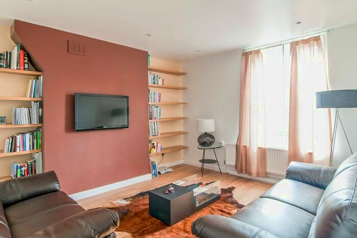 2 Bedroom Flat To Rent In Ascalon Street, Battersea, London, SW8