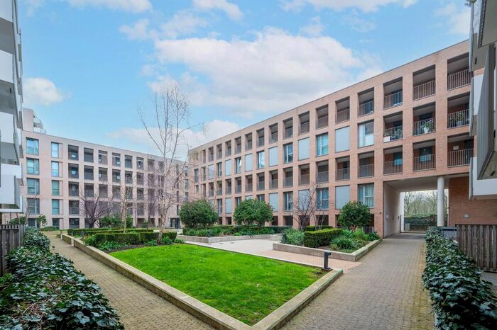 2 Bedroom Flat For Sale In Meadow Court, Silvertown, London, E16
