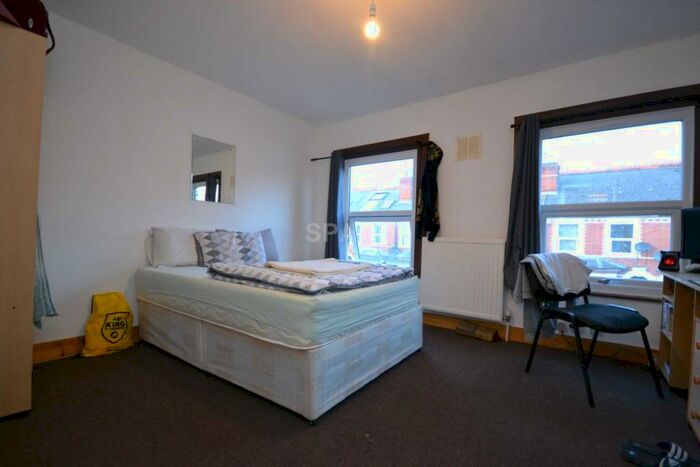 4 Bedroom Terraced House To Rent In Grange Avenue, Earley, Reading, Berkshire, RG6