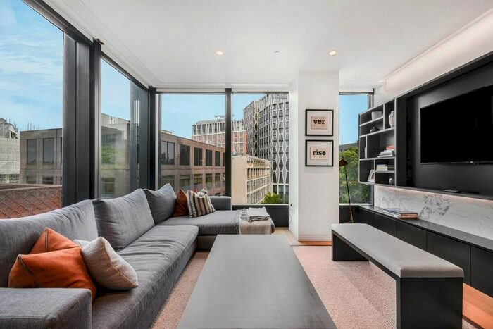 2 Bedroom Flat To Rent In Buckingham Gate, Westminster, SW1E