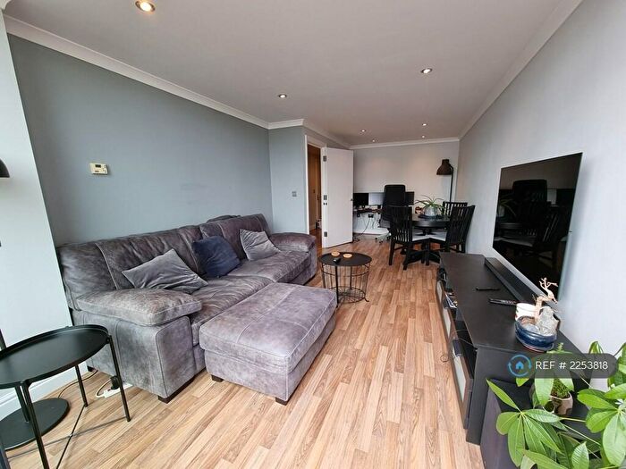 1 Bedroom Flat To Rent In Kingsway, London, N12