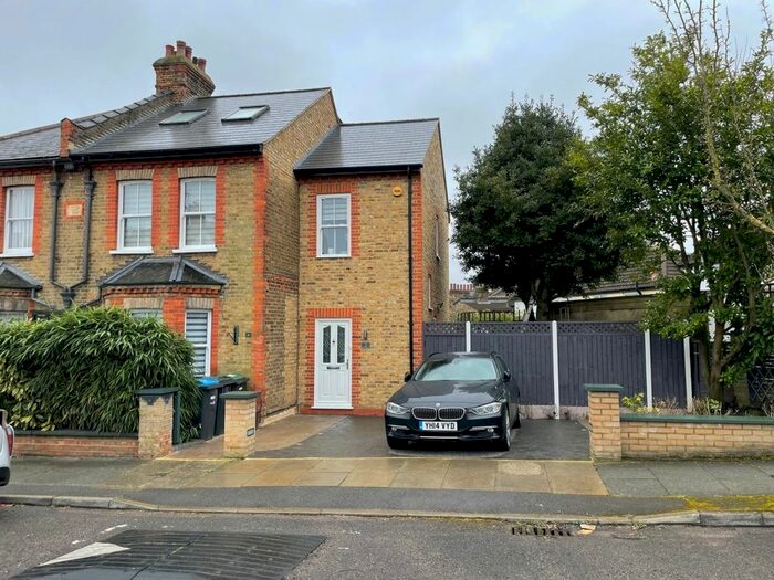 2 Bedroom Flat To Rent In Brodie Road, Enfield, EN2