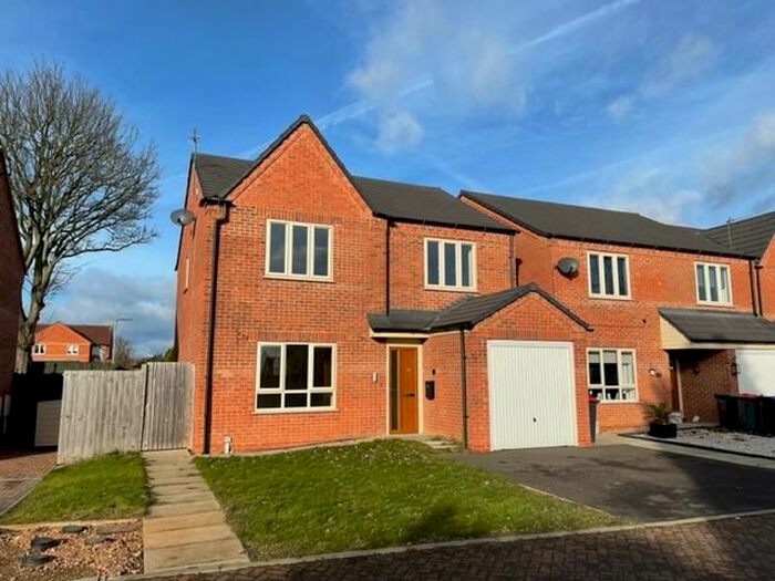 4 Bedroom Property To Rent In Pilot Drive, Hucknall, Nottingham, NG15