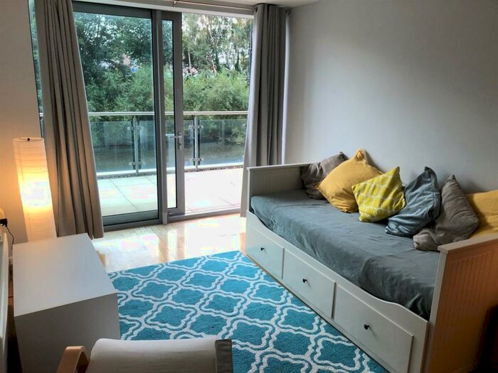 2 Bedroom Flat To Rent In Whitehall Quay, Leeds, LS1