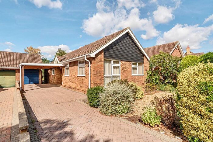 3 Bedroom Detached Bungalow For Sale In Arun Close, Bedford, MK41