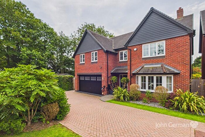 5 Bedroom Detached House For Sale In Geoff Morrison Way, Uttoxeter, ST14