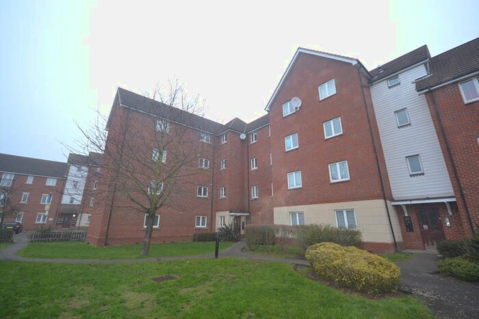 2 Bedroom Flat To Rent In Hevingham Drive, Chadwell Heath, Romford, RM6