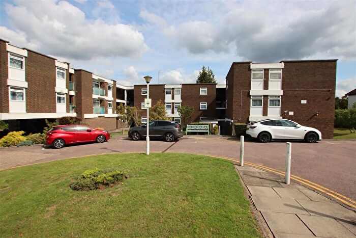 2 Bedroom Flat To Rent In The Reddings, Red Road, Borehamwood, WD6