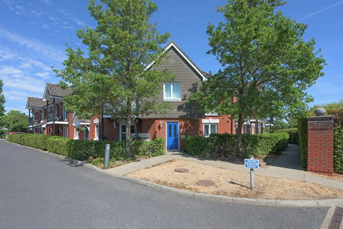 2 Bedroom Flat For Sale In The Courtyard, Marlow, SL7