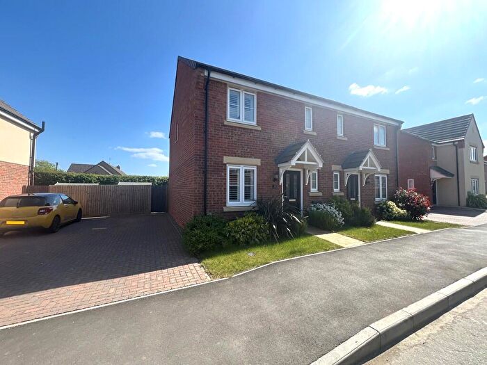 3 Bedroom Semi-Detached House For Sale In Fillenham Way, Chatteris, PE16