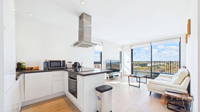 2 Bedroom Flat For Sale In The Causeway, Goring-By-Sea, BN12