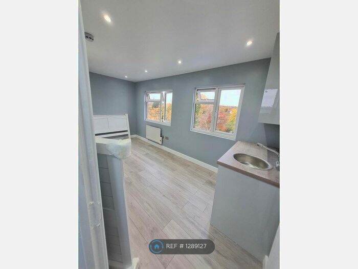 6 Bedroom Semi-Detached House To Rent In Kent House Lane, Beckenham BR3