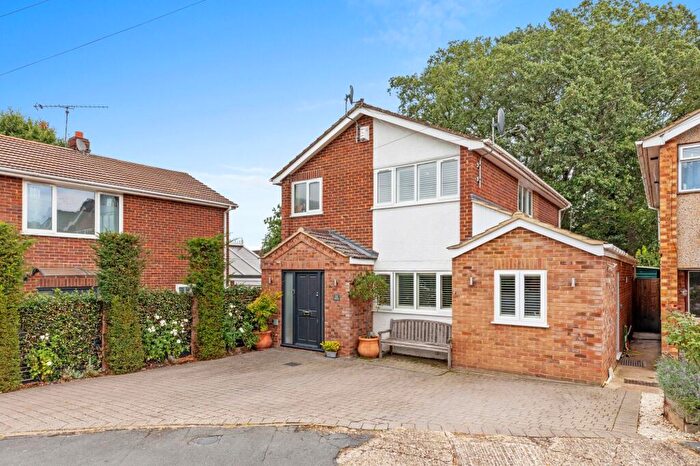 3 Bedroom Detached House For Sale In Woodside Avenue, Flackwell Heath, HP10