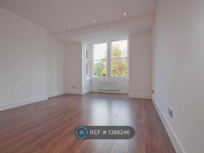 2 Bedroom Flat To Rent In Thurlow Park Road, London, SE21