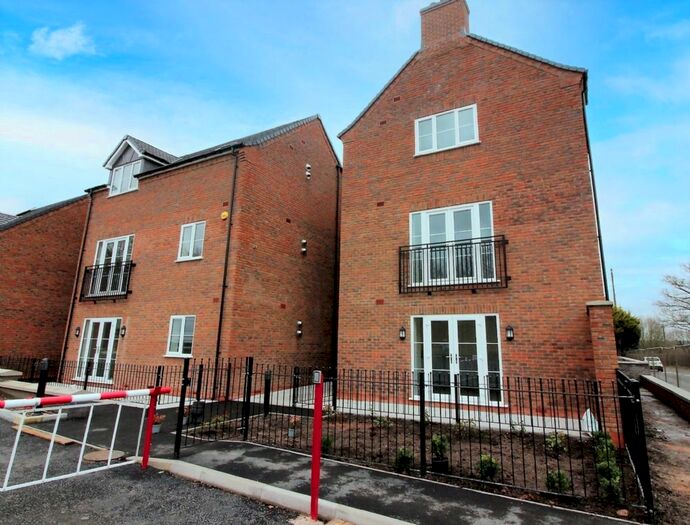 2 Bedroom Flat To Rent In The Old Mitre, Bursnips Rd, Essington, WV11