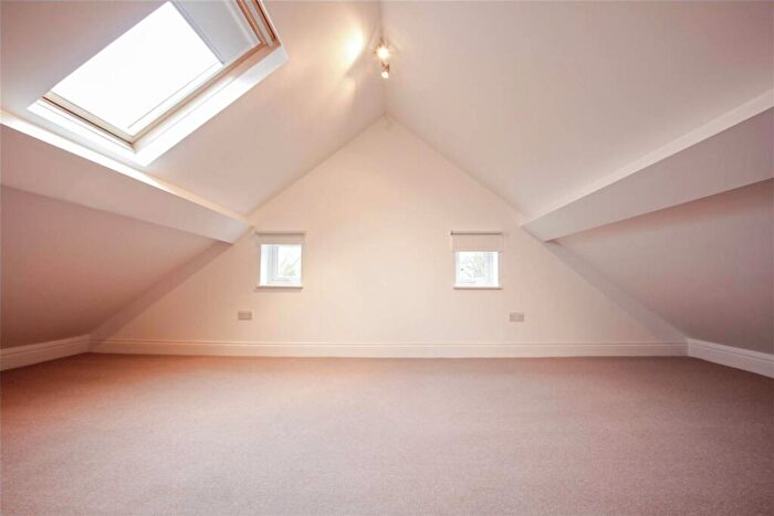 3 Bedroom Flat To Rent In Border Crescent, Crystal Palace, London, SE26