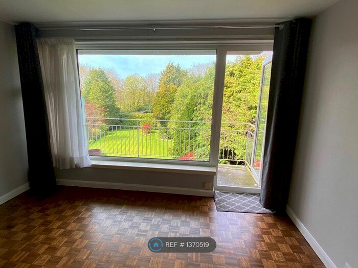 2 Bedroom Flat To Rent In Oatlands Drive, Weybridge, KT13