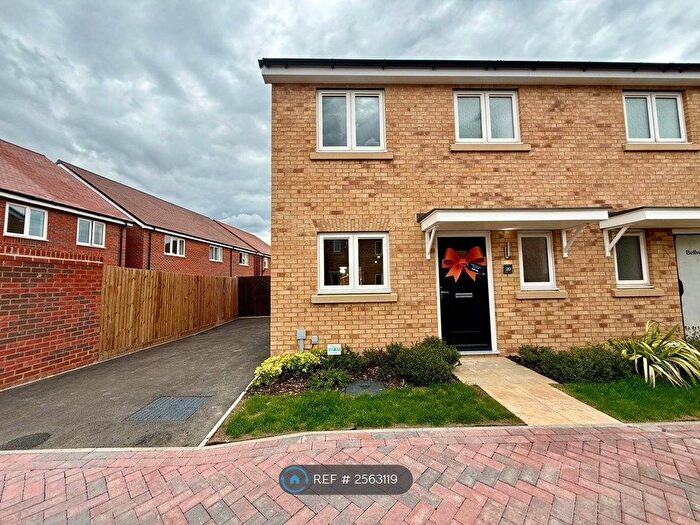 3 Bedroom Semi-Detached House To Rent In Marriott Road, Bourne, PE10