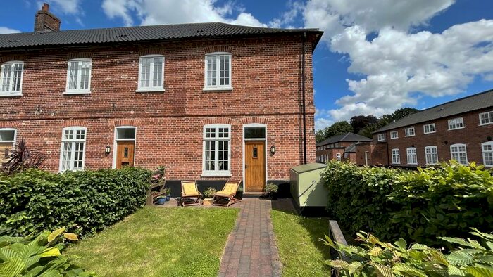 3 Bedroom End Of Terrace House For Sale In Heckingham Park Drive, Norwich, NR14