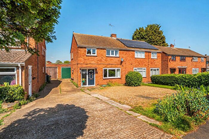 3 Bedroom Semi Detached House For Sale In Forfar Drive, Bletchley, Milton Keynes, MK3