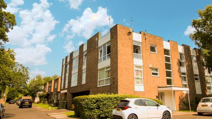 2 Bedroom Flat To Rent In Wyncote Court, High Heaton, Newcastle Upon Tyne, NE7