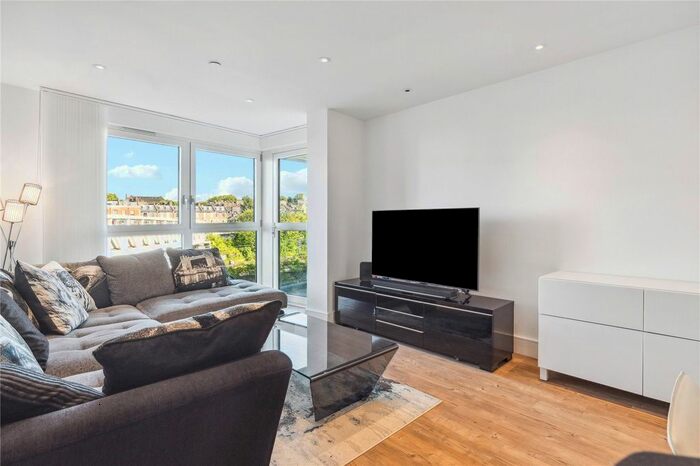 2 Bedroom Flat To Rent In Queensland Road, Holloway, N7