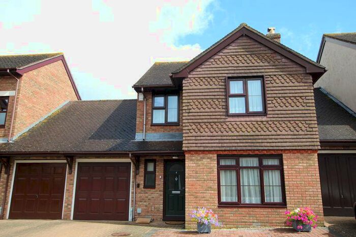 3 Bedroom Detached House To Rent In Banstead Village, SM7