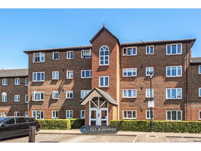 2 Bedroom Flat To Rent In Peartree Avenue, London, SW17
