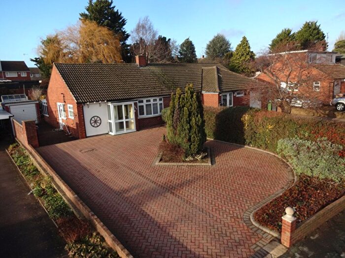 2 Bedroom Bungalow For Sale In Icknield Way, Luton, Bedfordshire, LU3