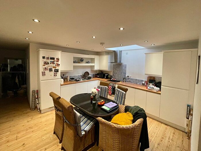 2 Bedroom Flat To Rent In Henrietta Street, Swansea, SA1