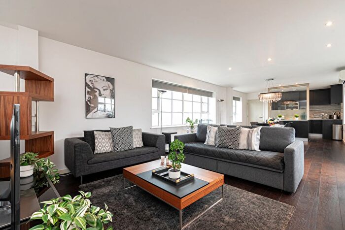 2 Bedroom Flat To Rent In Marshall Street, London, W1F